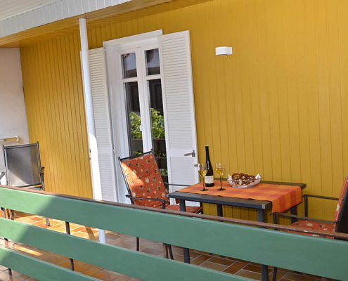 Überdachter Balkon zum Innenhof, Fewo Kirchbergblick (Haus am Schlossberg, Pfalz)